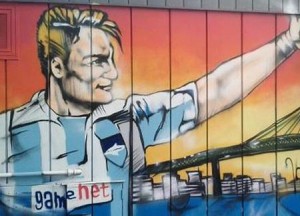 Disegno di Ciro Immobile sulla saracinesca di un'edicola di Pescara